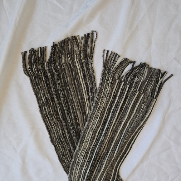 Pierre Cardin Acrylic Striped Fringed Tight Knit Scarf 52 X 8 NEW - Picture 4 of 9